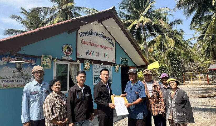 "ผู้การต่อ" รับลูก ชวน-อภิสิทธิ์ ! ลุยพื้นที่ จ.ประจวบฯ รับฟังปัญหาเกษตรกรสวนมะพร้าว พร้อมหาแนวทางแก้ไข