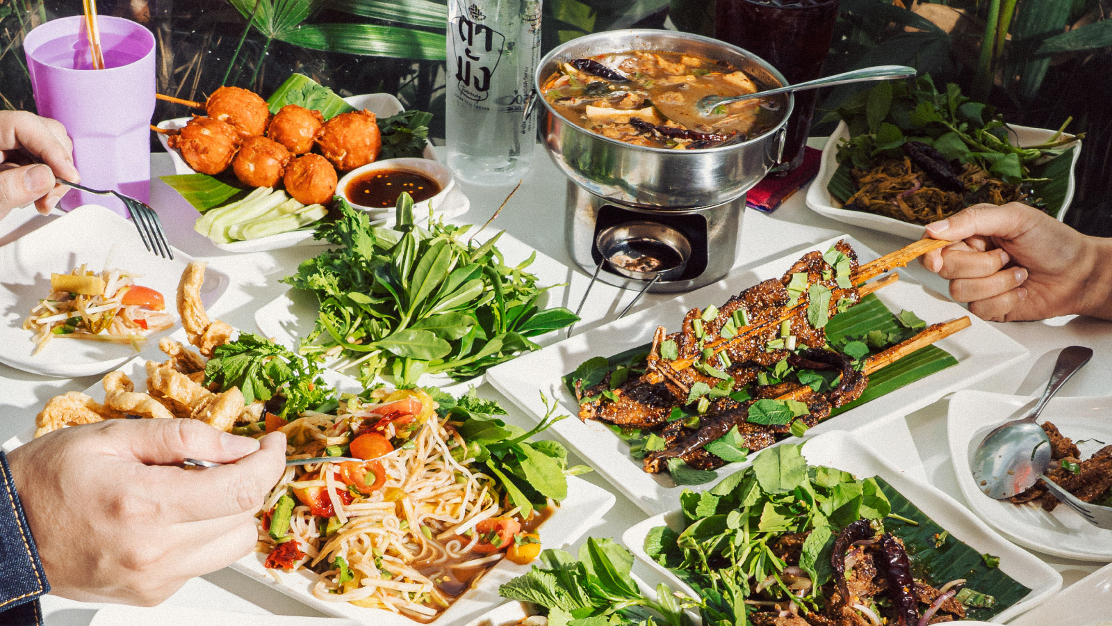 ส้มตำวีแกนเริ่มต้น 65 บาท ในร้านระดับมิชลิน: ทำไม "ตำมัง" ถึงเป็นร้านที่สายกินไม่ควรพลาด